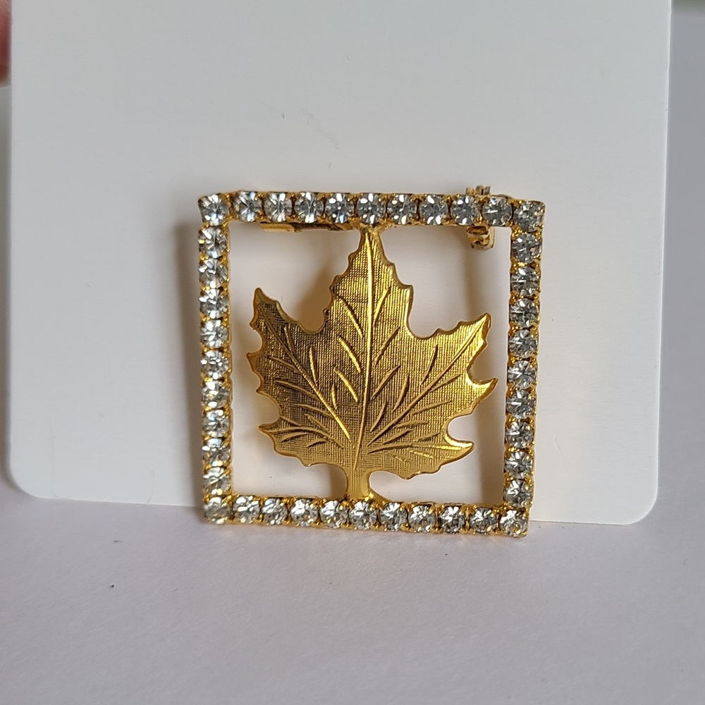 Vintage Gilded Gold Tone Rhinestone Square Canada Maple Leaf Brooch Pin - Picture 5 of 12